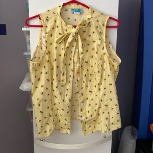 Adorable fitted sleeveless cotton bee bow top